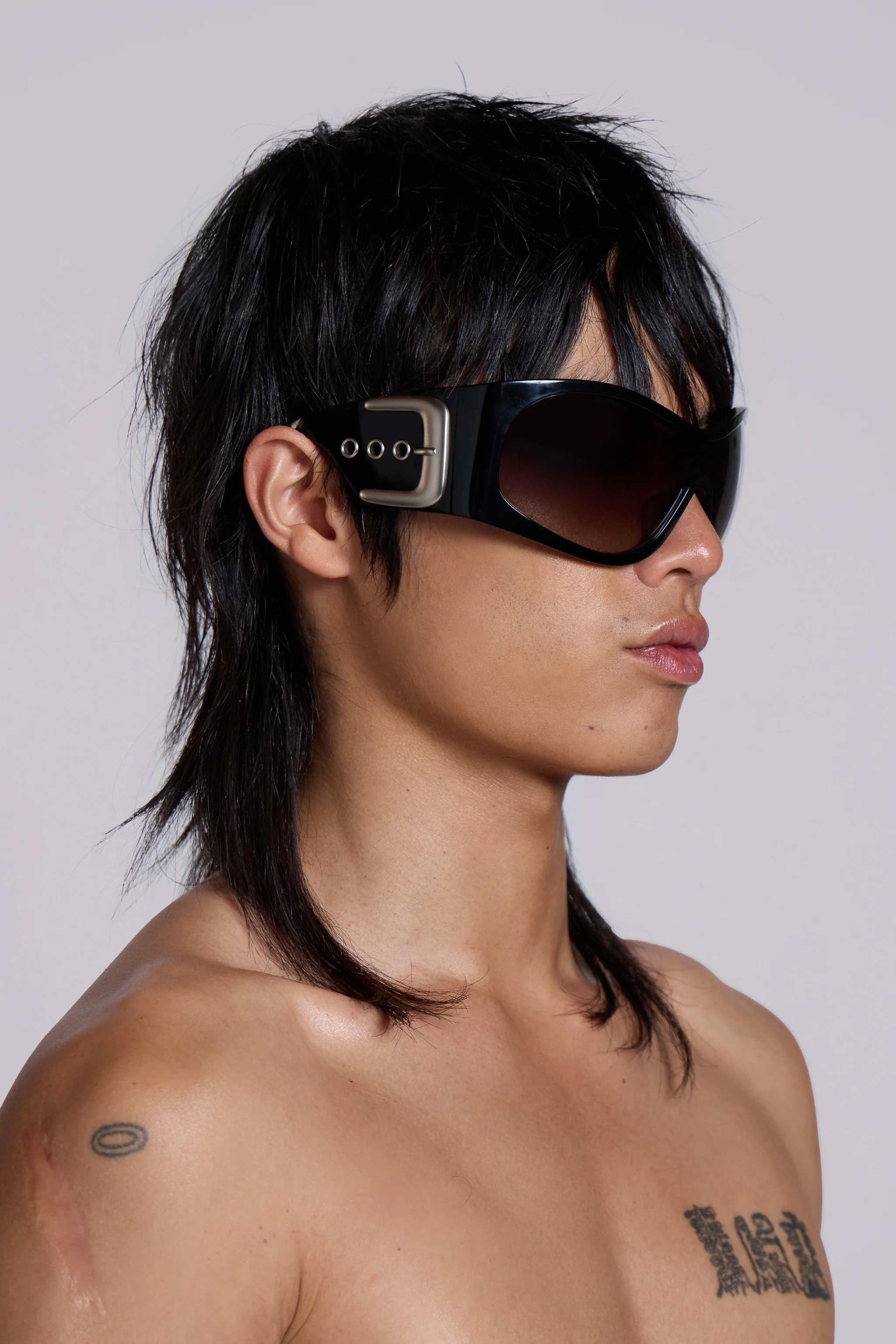 Alva Sunglasses in Black - Image 4