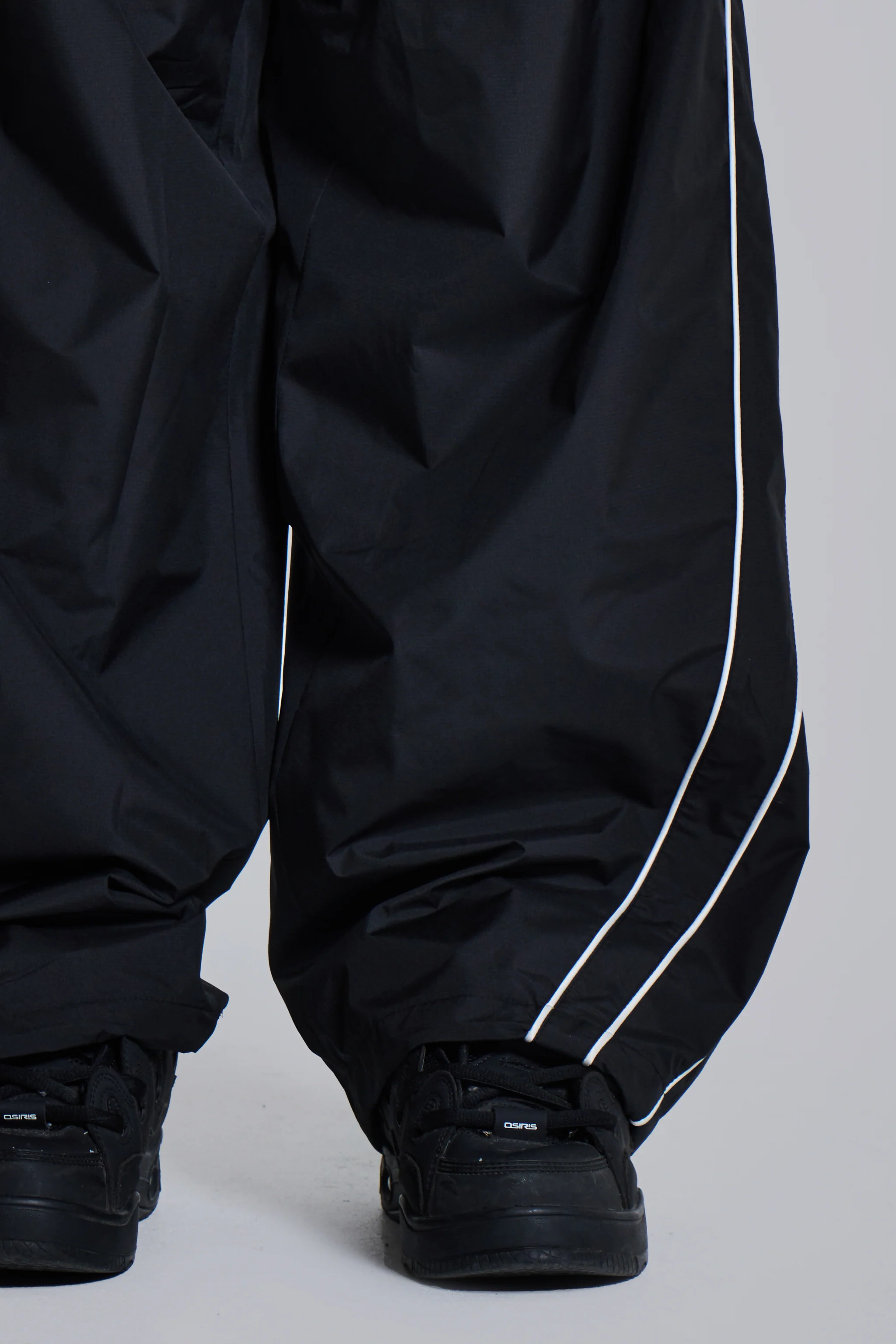 Black LDN Vapor Joggers - Image 4