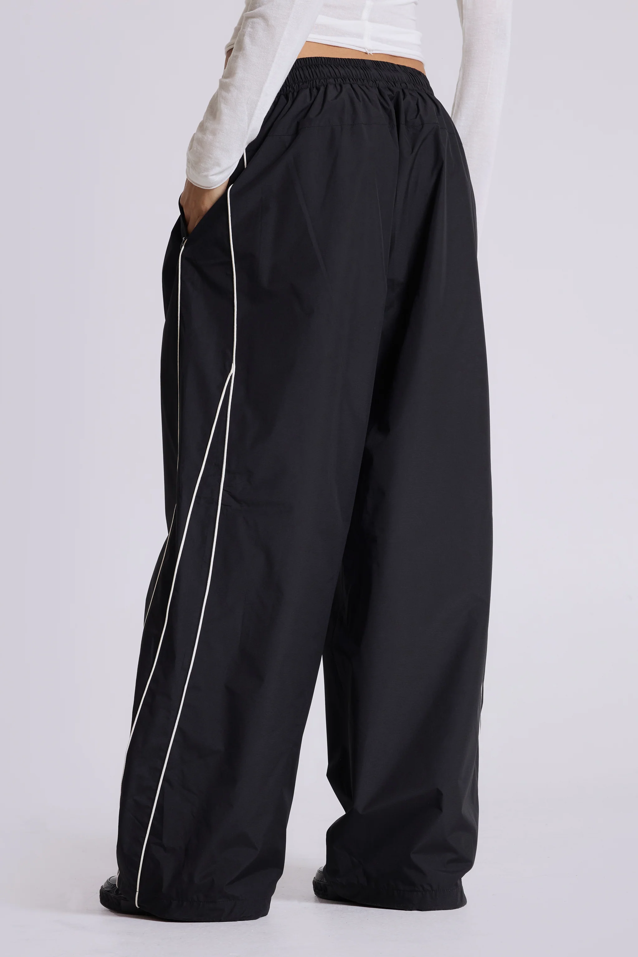 Black LDN Vapor Joggers - Image 4