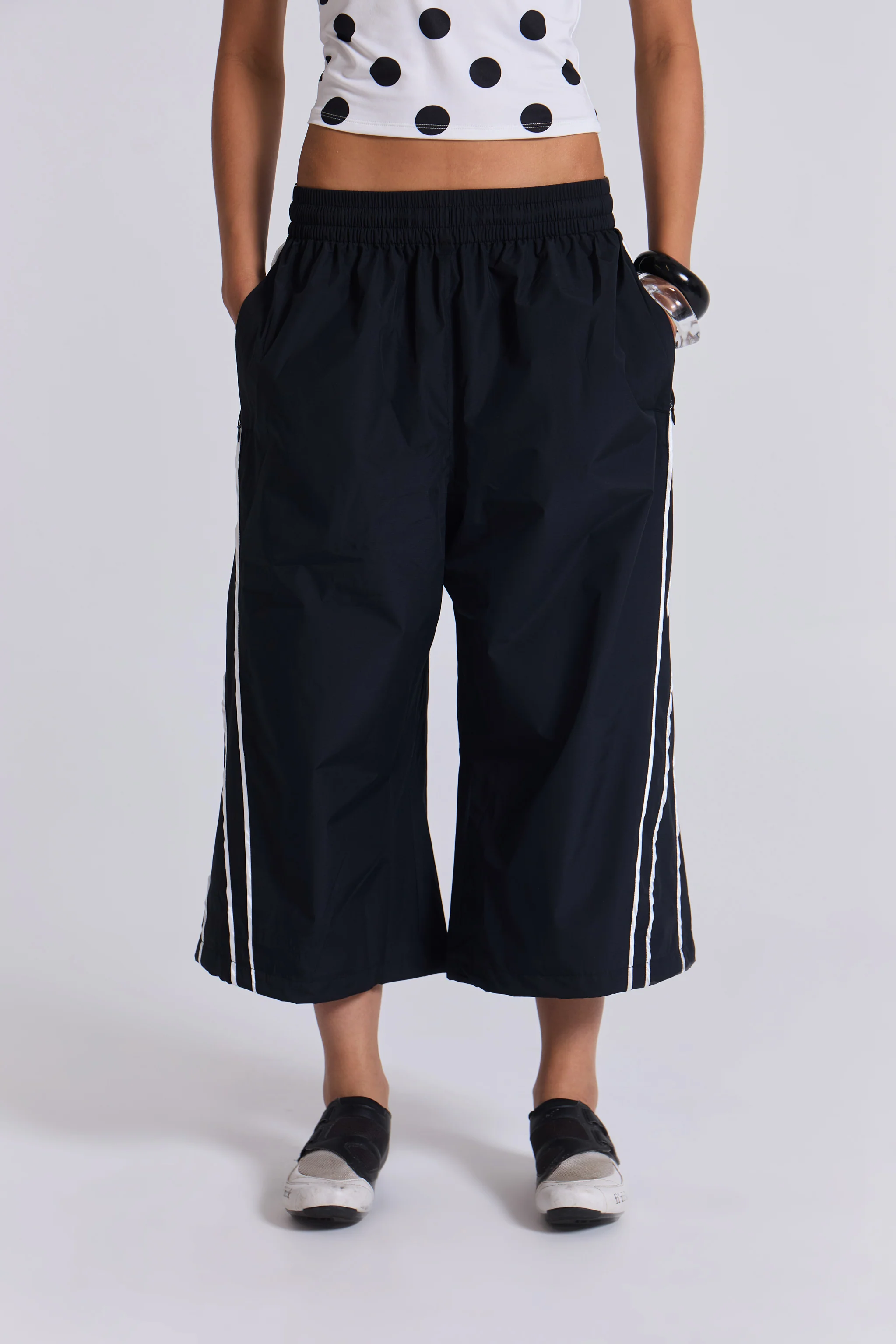 Black Vapor 3/4 Shorts - Image 3