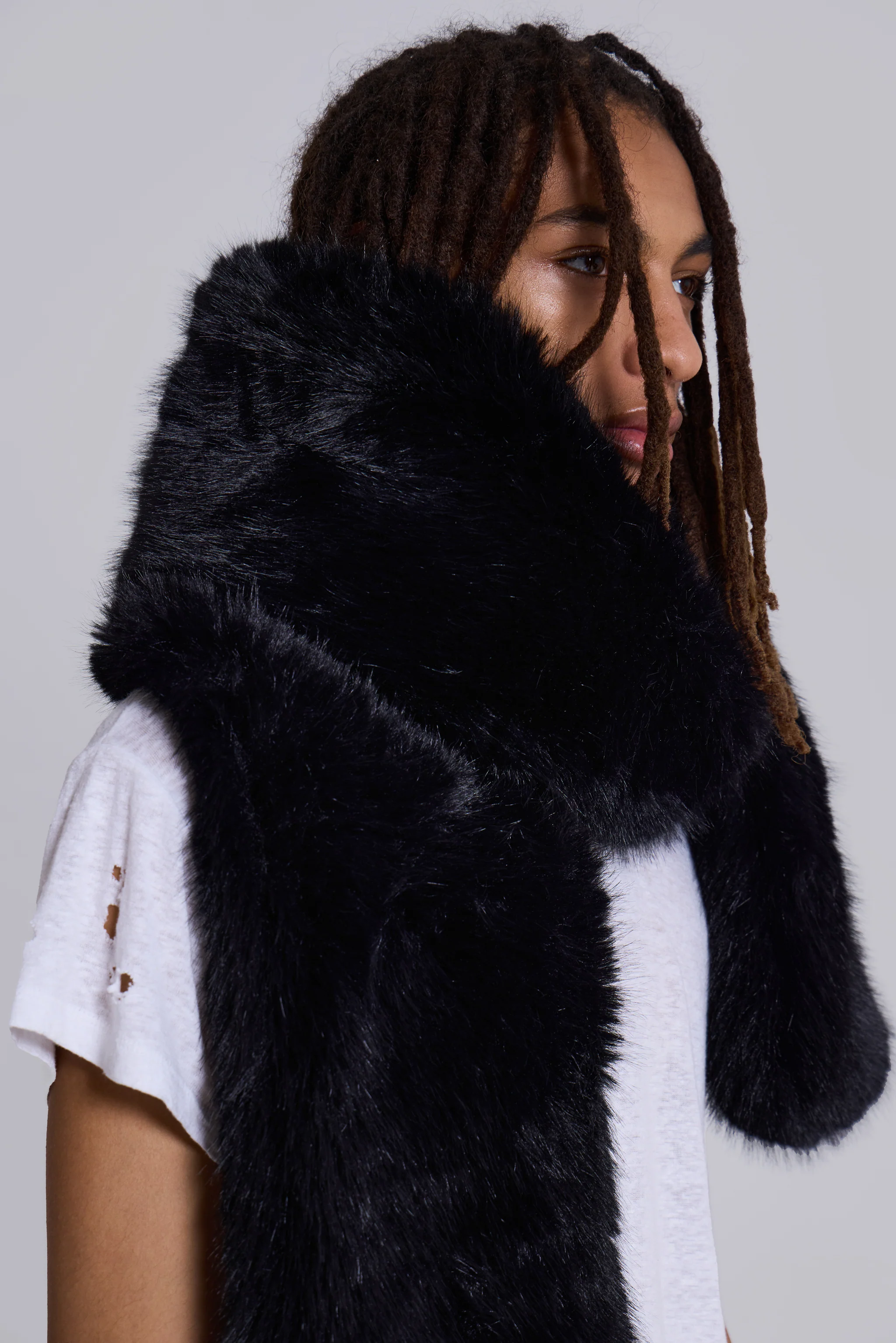 Black Cara Faux Fur Scarf - Image 3