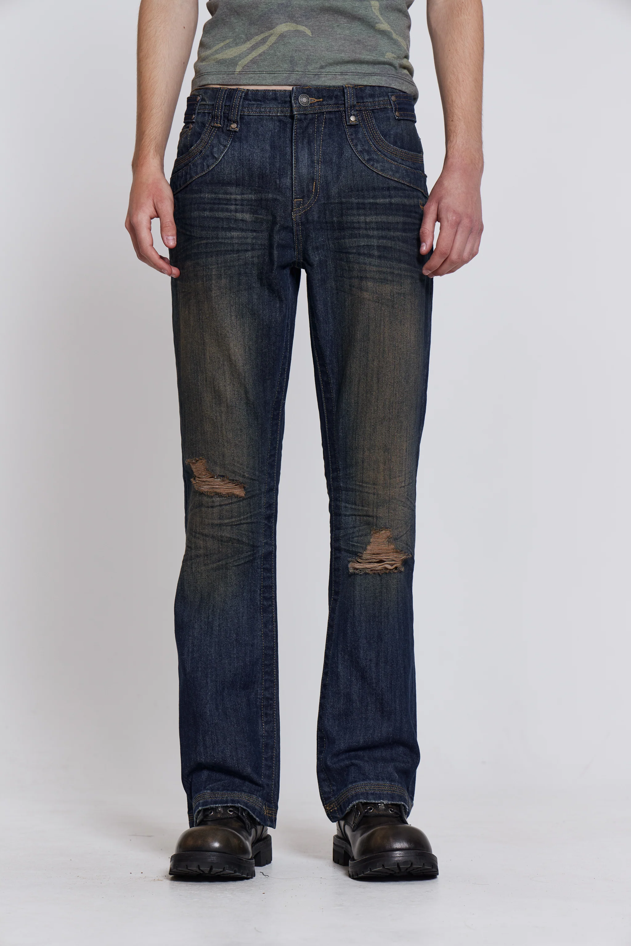 Embroidered Bass Flared Jeans - Image 6