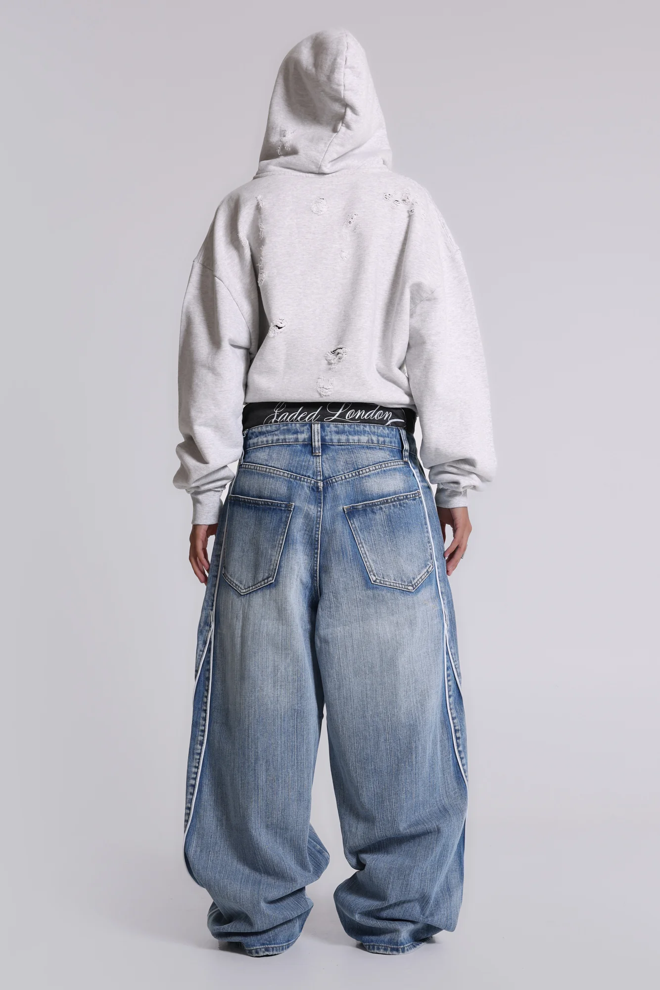 Pullover Bitten Hoodie in Grey Marl - Image 7