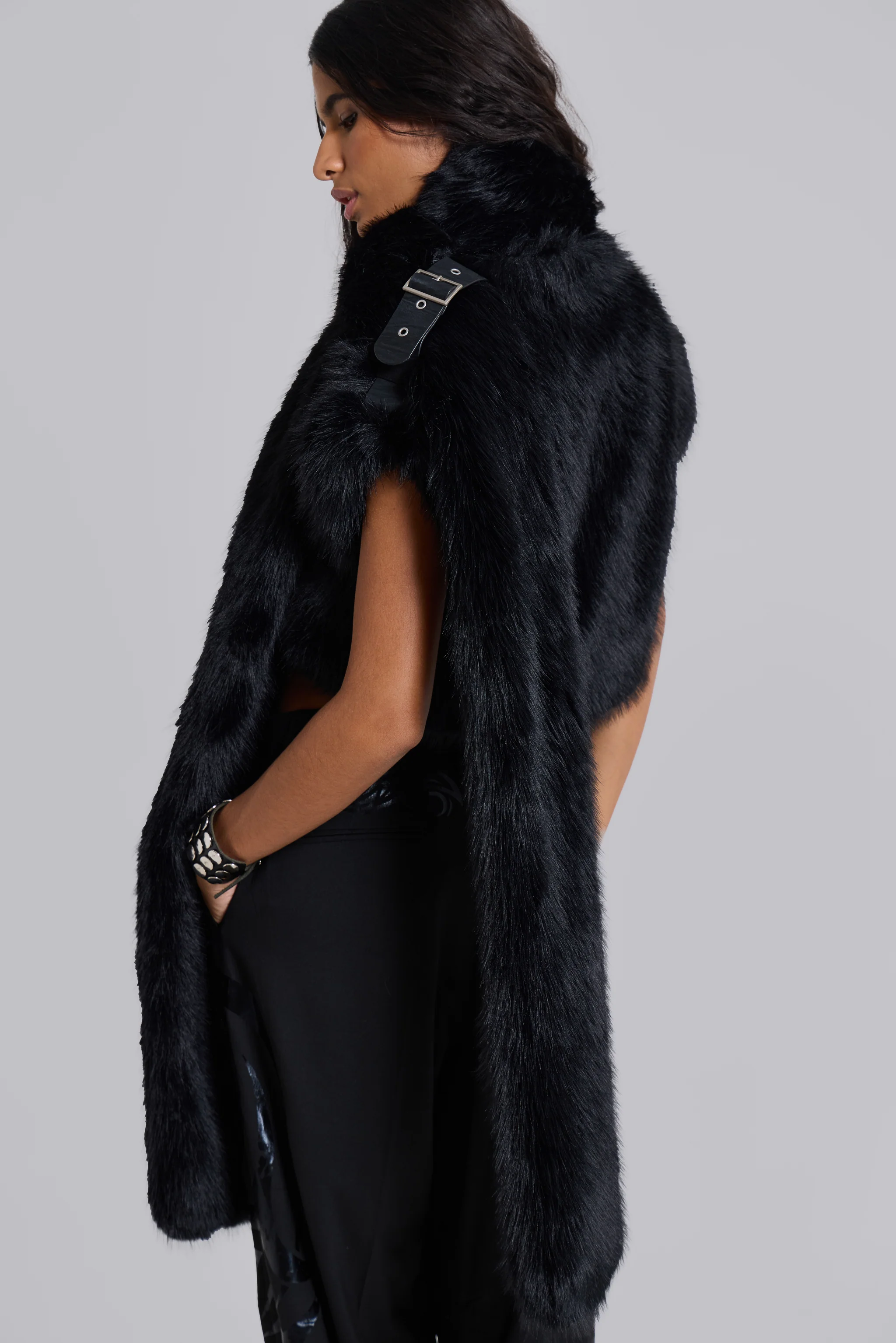 Saskia 2-in-1 Faux Fur Shrug in Black - Image 11